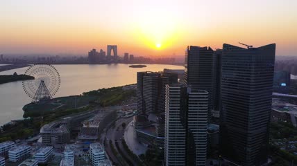 航拍苏州金鸡湖东方之门