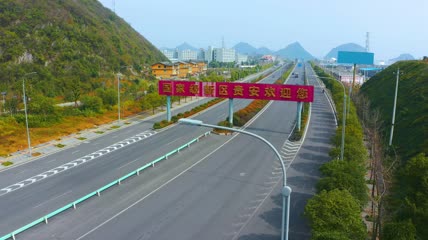4k航拍贵安大道贵安新区交通素材