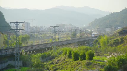 实拍高铁飞驰