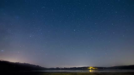 4K湖上的星云夜景延时视频