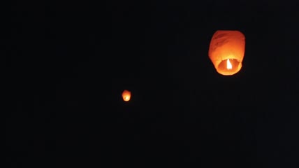 4k夜空中的天灯
