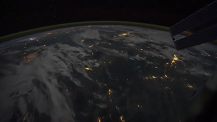 从国际空间站看地球上的云延时