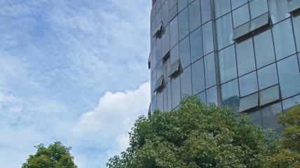 4k实拍CBD写字楼高层建筑外墙空镜头素材