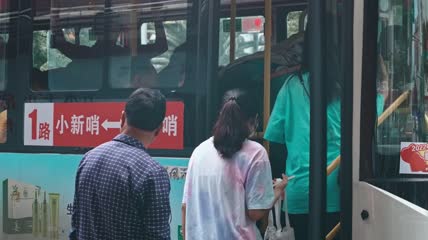 4k实拍等公交爱心送考车