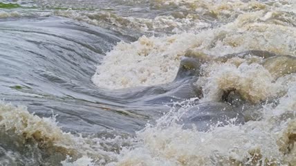 4k升格实拍洪水波涛汹涌素材