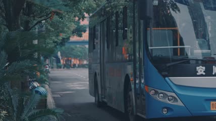 4k实拍升格交通公交车上下客素材