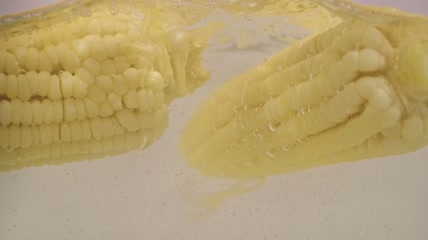 4k实拍升格玉米出水瞬间