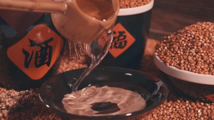 4k实拍升格白酒大碗酒素材