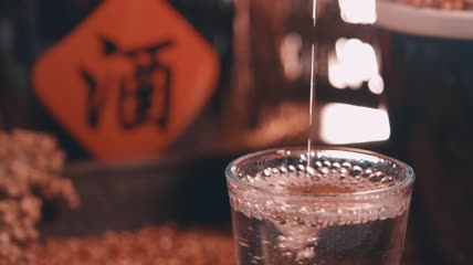 4k实拍拍摄升格白酒液体