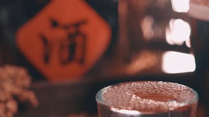 4k实拍白酒液体水滴素材