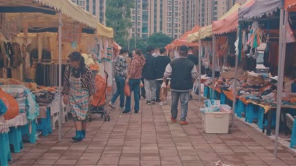 4k实拍城市周末赶集购物