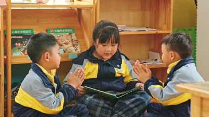 4k实拍幼儿园儿童讲故事