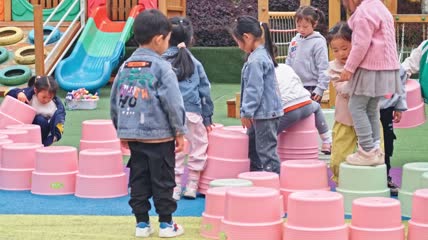 4k实拍幼儿园小朋友玩耍素材