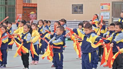 4k实拍幼儿园小朋友课间舞蹈