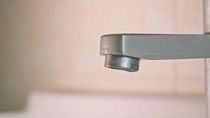 4k实拍水龙头水滴