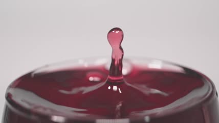 高清实拍倒红酒酒滴酒液