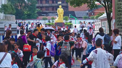4k实拍小学生放学素材