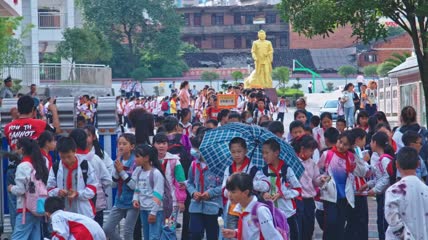 4k实拍小学生放学视频素材
