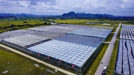 4k航拍贵州大山里大棚种植基地