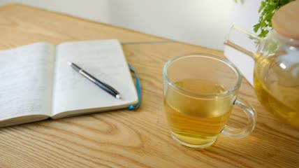 杯中的茶水特写实拍