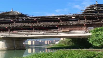 蓝天白云下的湖北省恩施州宣恩县侗族风雨桥