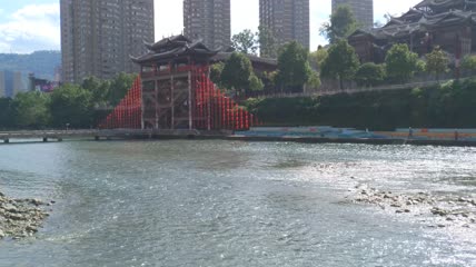 蓝天白云下的湖北省恩施州宣恩县侗族风雨桥（6）