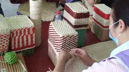 手工编织玉米壳环保产品实拍视频(2)