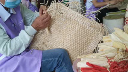 手工编织玉米壳环保产品实拍视频(7)