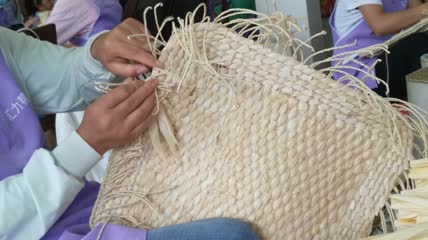 手工编织玉米壳环保产品实拍视频(8)