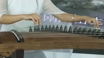 美女古筝演奏4K实拍视频(9)