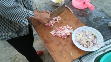 切肉切新鲜猪肉 (2)