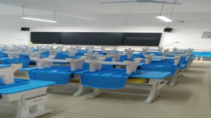 学校教室里的桌子4K实拍视频（7）