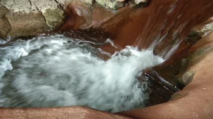 清澈的河水水流4K实拍视频（6）