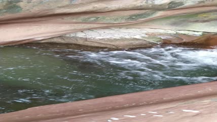 清澈的河水水流4K实拍视频（11）