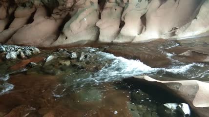 清澈的河水水流4K实拍视频（13）