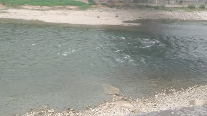 清澈的清江河河水水流4K实拍视频（1）
