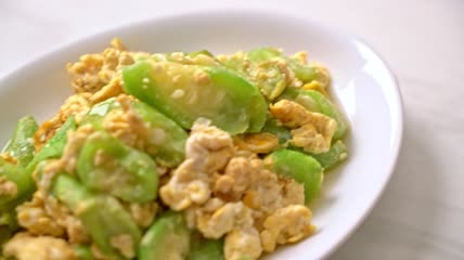 丝瓜炒鸡蛋特写