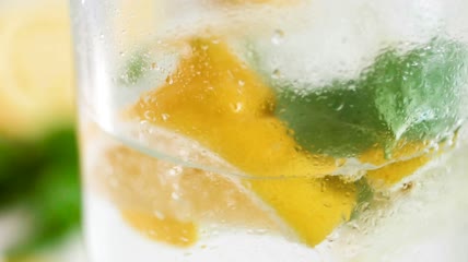 特写冰镇柠檬汁