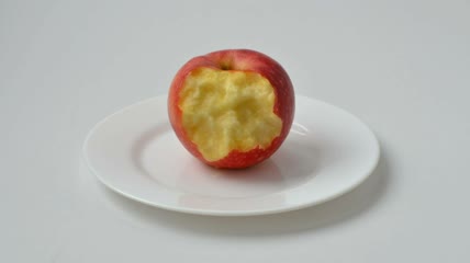 吃苹果咬痕特写定格视频