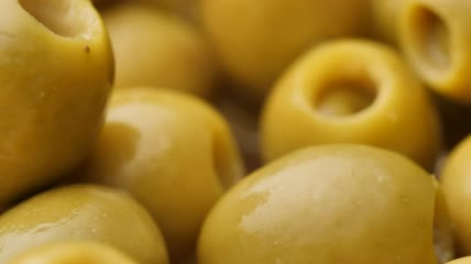 无核绿橄榄特写