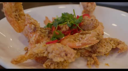 咸蛋黄炒虾特写