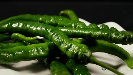 4k实拍辣椒切辣椒