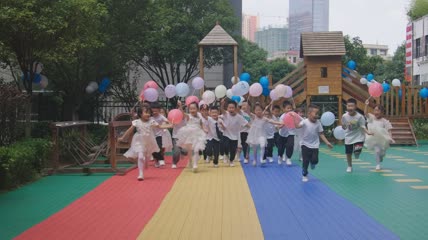 4k实拍幼儿园小朋友奔跑（4）