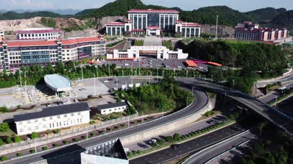 4k航拍贵州大学城市职业学院