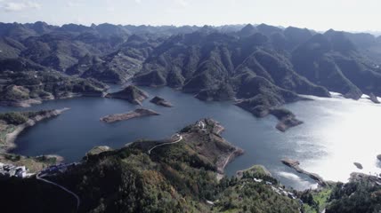 4k航拍贵州喀斯特地貌人工水库