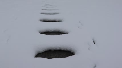 下雪下水道特写实拍