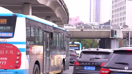 城市上下班车辆行驶交通