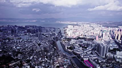 4k航拍云南大理下关城区建筑与兴盛大桥