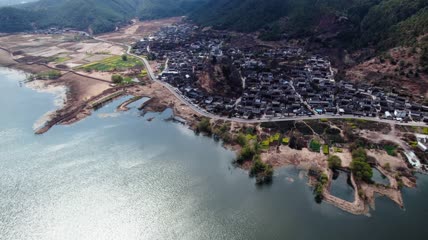 4k航拍湖泊村庄