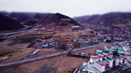 4k航拍甘孜州新都桥寺庙乡村